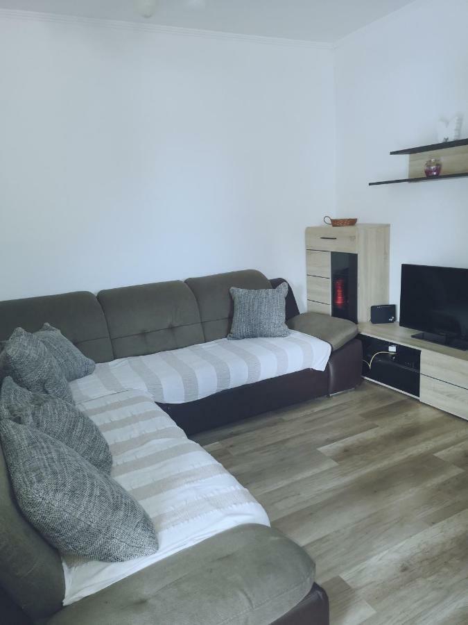 App Emona Apartamento Bašanija Exterior foto